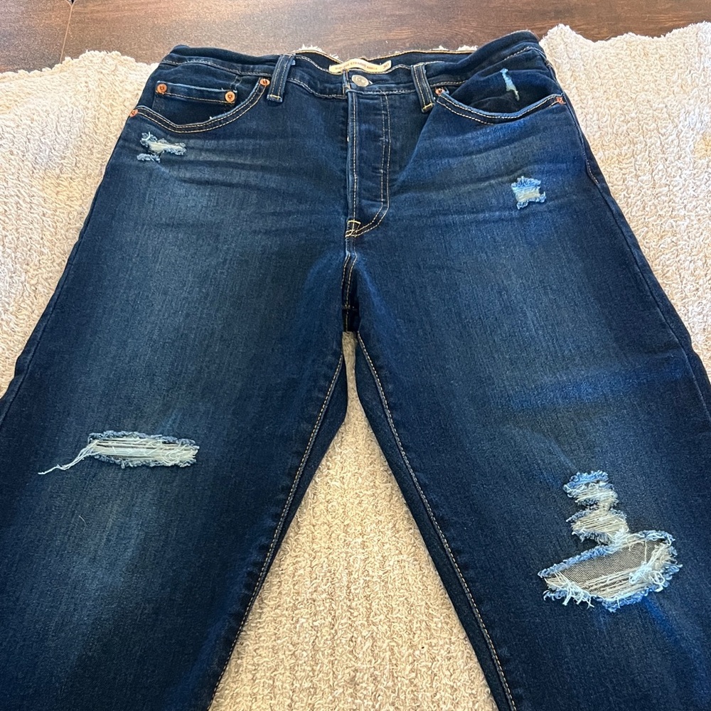 Levi’s women’s rib cage straight ankle Distressed Blue Jeans